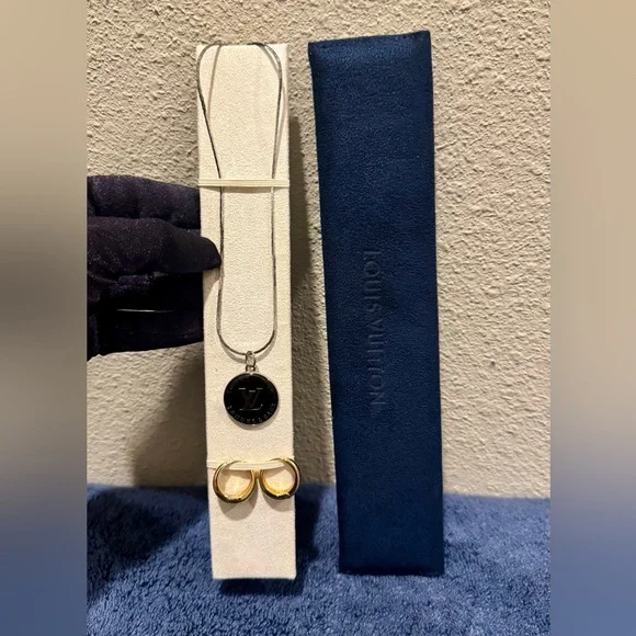 Louis Vuitton Watch & Jewelry Travel Case with Double Snap Closure - Picture 1 of 10